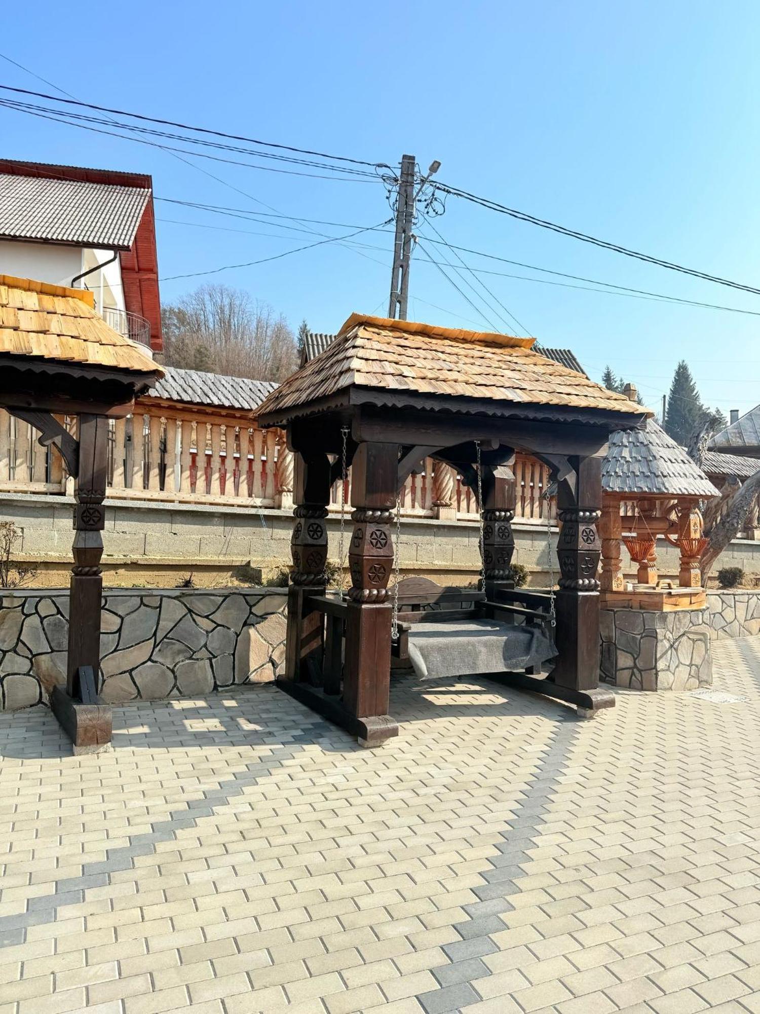 Gospodaria Klaus Rozavlea Exterior photo
