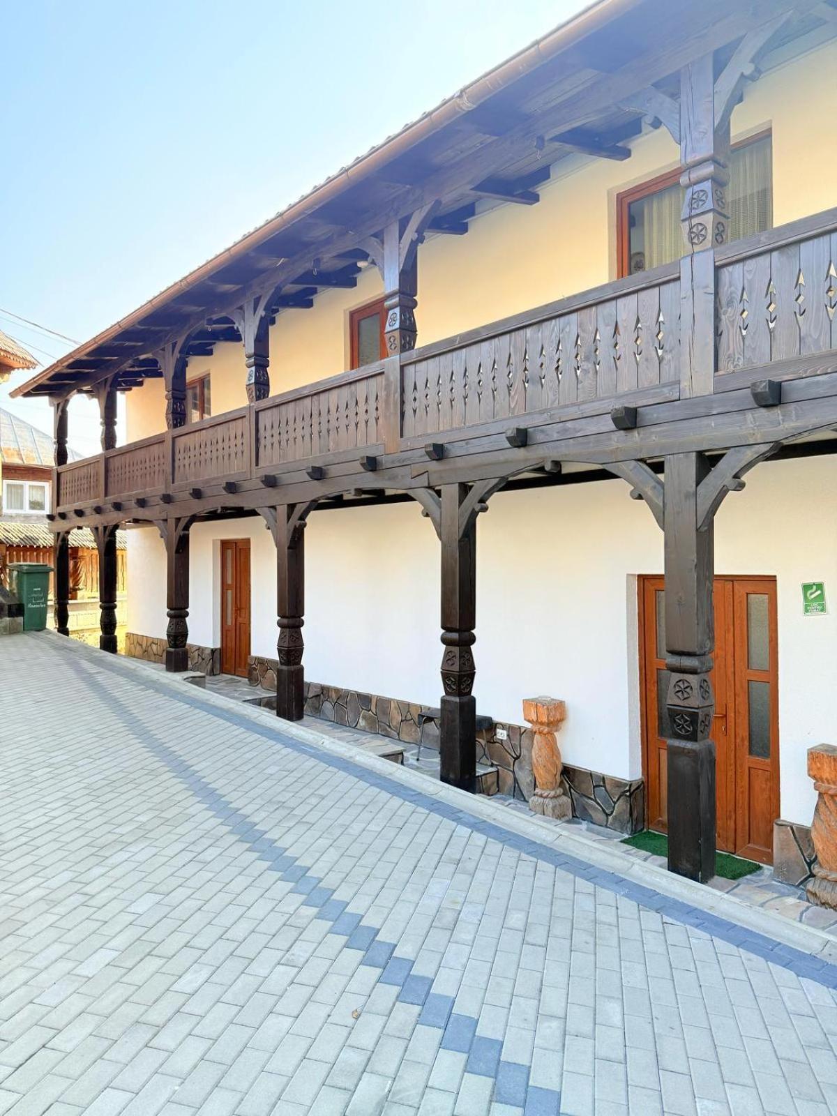 Gospodaria Klaus Rozavlea Exterior photo
